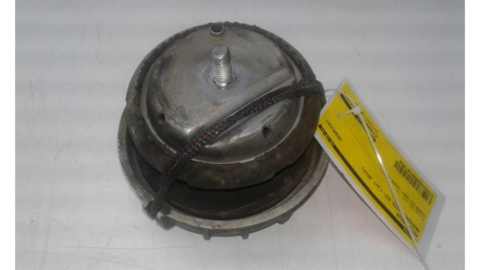 Used Engine mount Mercedes Vito (639.6) 3.0 122 CDI V6 24V Price € 47,25 Margin scheme offered by Wessel Parts & Service B.V.