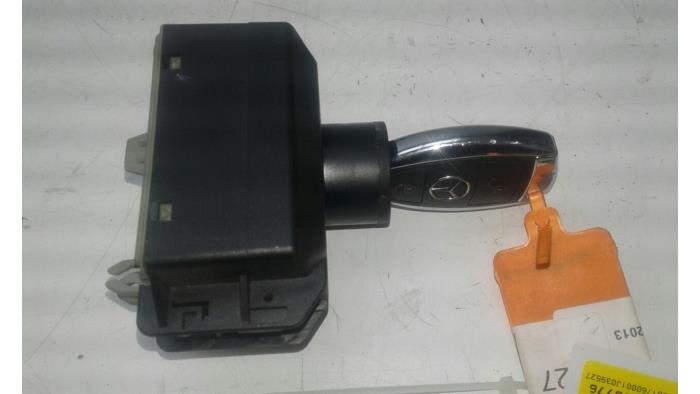 Begagnade Fjärrkontrollset Mercedes A (W176) 1.8 A-180 CDI 16V Autom. Pris på förfrågan erbjuds av Wessel Parts & Service B.V.