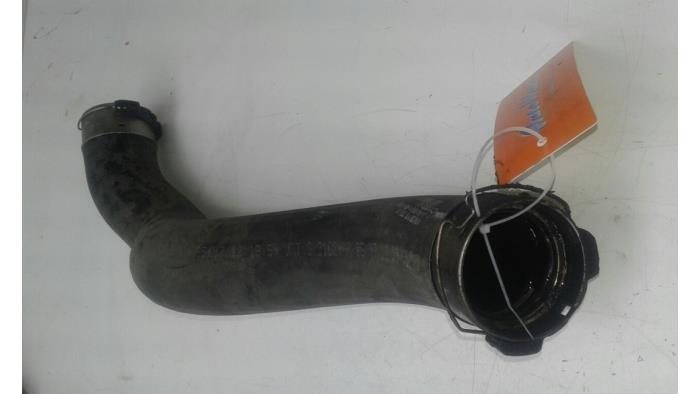 Gebrauchte Intercooler Schlauch Mercedes A (W176) 1.8 A-180 CDI 16V Autom. Preis € 51,45 Margenregelung angeboten von Wessel Parts & Service B.V.