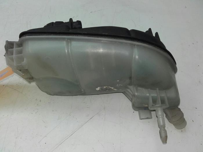 Expansion vessel from a Mercedes-Benz A (W176) 1.8 A-180 CDI 16V Autom. 2013