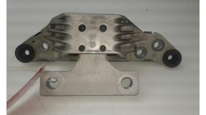 Used Engine mount Opel Astra K 1.4 Turbo 16V Price € 51,45 Margin scheme offered by Wessel Parts & Service B.V.