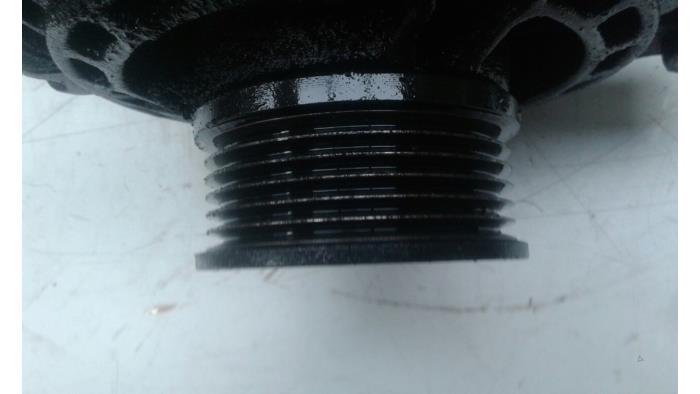 Dynamo van een Lancia Lybra SW 2.4 JTD 2003