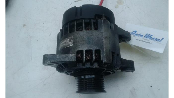 Dynamo van een Lancia Lybra SW 2.4 JTD 2003