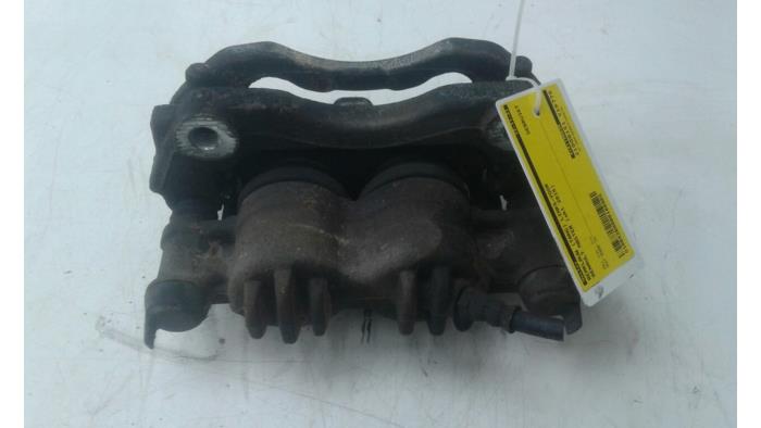 Front brake calliper, left from a Renault Master IV (FV) 2.3 dCi 125 16V FWD 2015