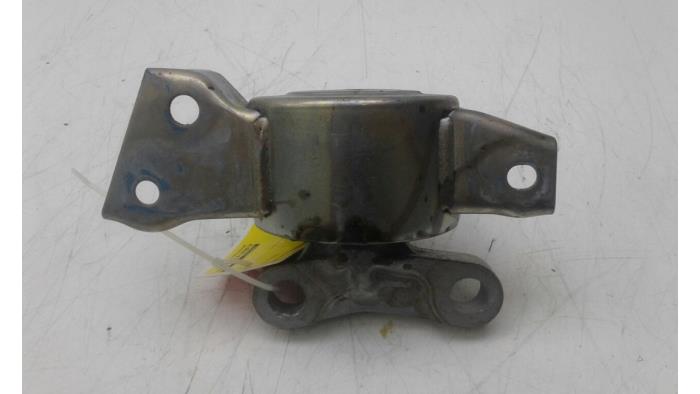 Engine mount from a Opel Corsa E 1.4 Turbo 16V 2019