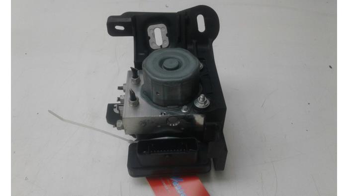 Usagé Pompe ABS Opel Corsa E 1.4 Turbo 16V Prix € 51,45 Règlement à la marge proposé par Wessel Parts & Service B.V.