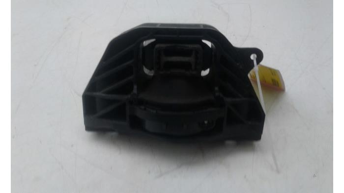 Engine mount from a Opel Corsa F (UB/UH/UP)  2020