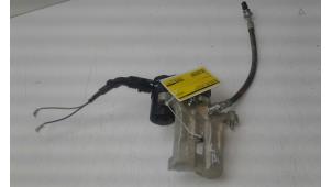 Used Rear brake calliper, left Kia Optima (JFA) 1.6 CRDi 16V Price on request offered by Autobedrijf G.H. Wessel B.V.