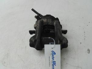 Begagnade Främre bromsok, vänster BMW 1 serie (F20) 114d 1.6 16V Pris € 69,00 Marginaltabell erbjuds av Autobedrijf G.H. Wessel B.V.