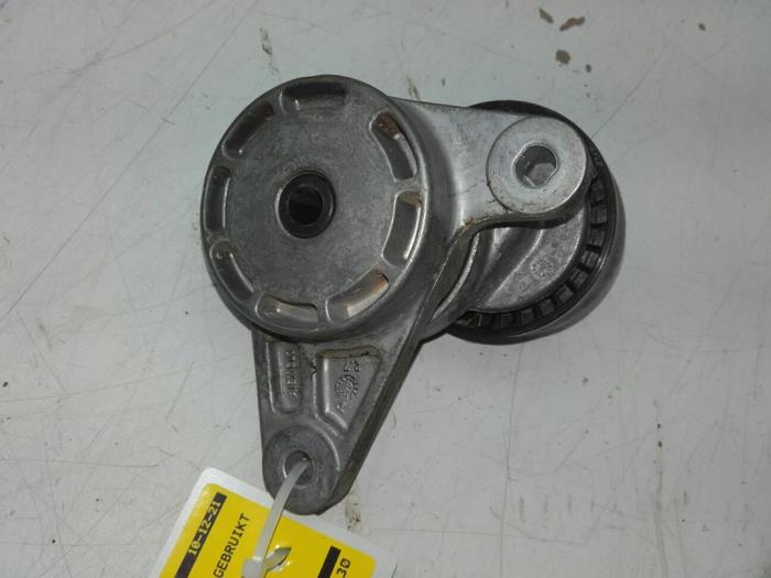 Usados Rodillo tensor correa múltiple Skoda Octavia Combi (NXAC) 2.0 TDI GreenTec 16V Precio € 40,95 Norma de margen ofrecido por Wessel Parts & Service B.V.