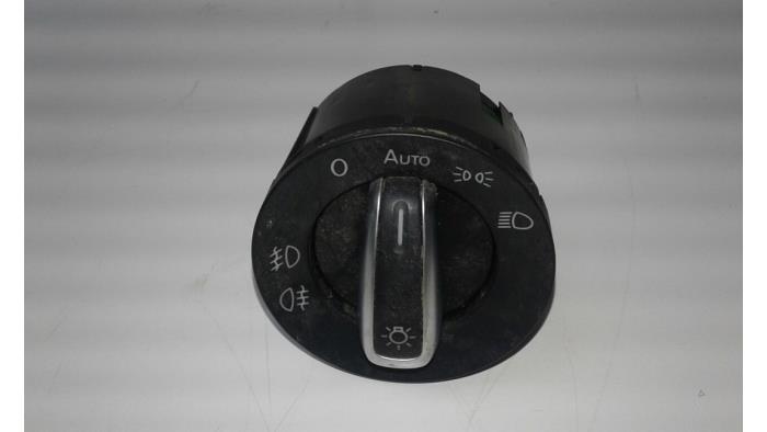 Light switch from a Volkswagen Tiguan (5N1/2) 2.0 TDI 16V 4Motion 2015