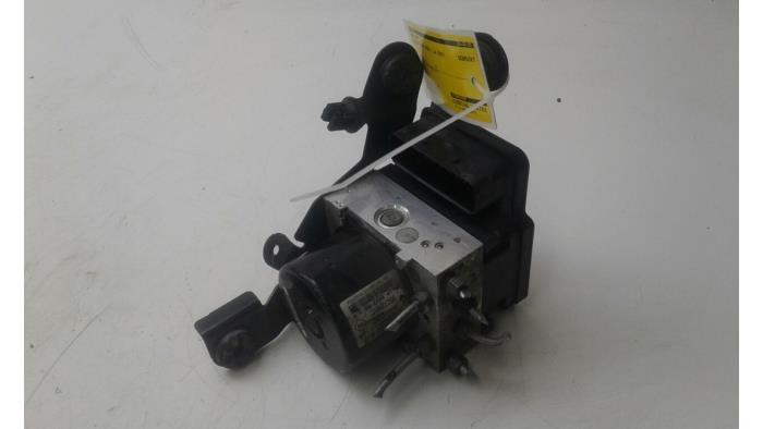 ABS pump from a Renault Grand Scénic III (JZ) 1.5 dCi 110 2015