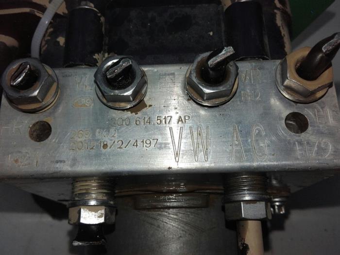 Usagé Pompe ABS Seat Arona (KJX) 1.0 TGI 12V Prix € 61,95 Règlement à la marge proposé par Wessel Parts & Service B.V.