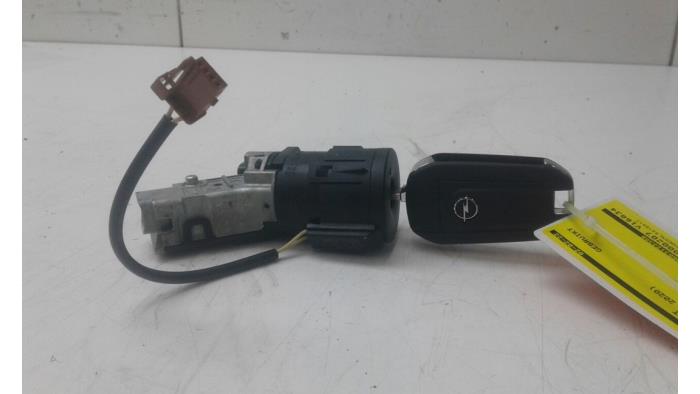 Remote control kit from a Opel Crossland/Crossland X 1.2 Turbo 12V 2020