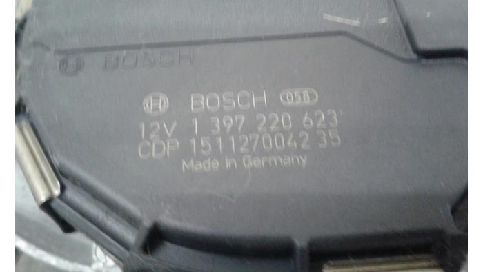 Scheibenwischermotor vorne van een Opel Astra J (PC6/PD6/PE6/PF6) 1.6 CDTI 16V 2015