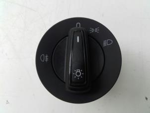 Gebrauchte Licht Schalter Skoda Fabia III (NJ3) 1.0 12V Preis € 39,00 Margenregelung angeboten von Autobedrijf G.H. Wessel B.V.