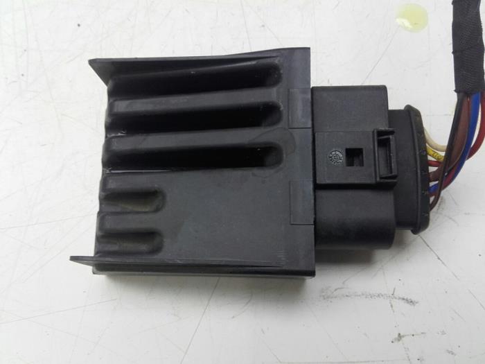 Usagé Module pompe carburant Audi Q2 (GAB/GAG) 1.6 30 TDI 16V Prix € 51,45 Règlement à la marge proposé par Wessel Parts & Service B.V.