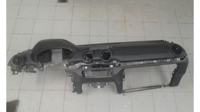 Usados Salpicadero Audi Q2 (GAB/GAG) 1.6 30 TDI 16V Precio € 523,95 Norma de margen ofrecido por Wessel Parts & Service B.V.