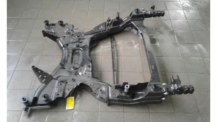 Usados Subchasis Mercedes EQV 300 Precio € 418,95 Norma de margen ofrecido por Wessel Parts & Service B.V.