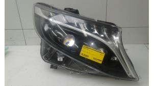 Używane Reflektor prawy Mercedes EQV 300 Cena € 1.098,90 Procedura marży oferowane przez Autobedrijf G.H. Wessel B.V.