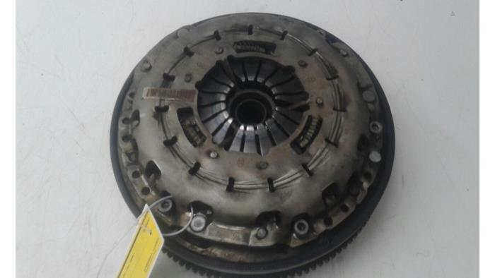 Gebrauchte Schwungrad BMW 1 serie (E87/87N) 116d 16V Preis € 261,45 Margenregelung angeboten von Wessel Parts & Service B.V.