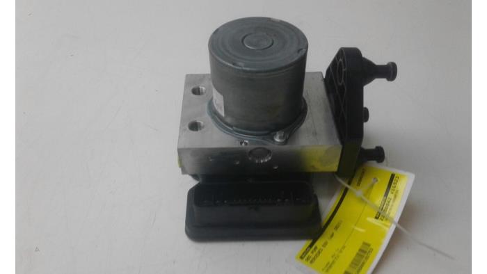 Usados Bomba ABS Mercedes EQV 300 Precio € 261,45 Norma de margen ofrecido por Wessel Parts & Service B.V.