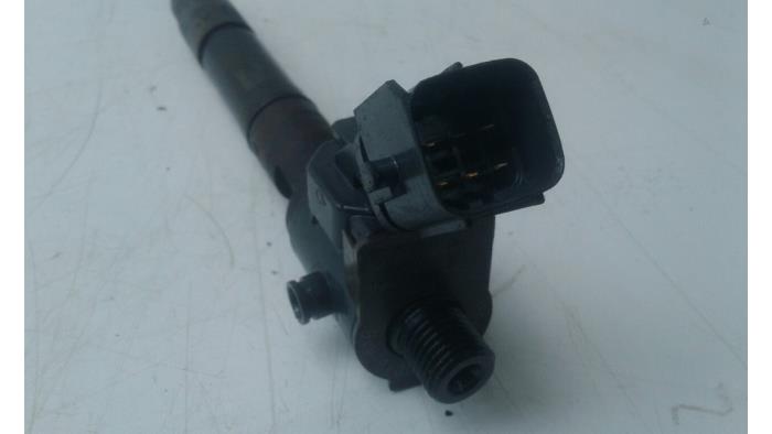 Injector (diesel) from a Volvo V60 I (FW/GW) 2.0 D4 16V 2017