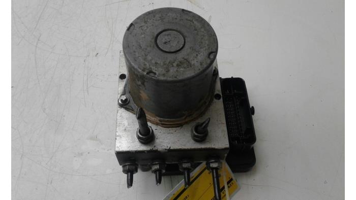 Usagé Bloc ABS Skoda Kamiq 1.6 TDI 16V Prix sur demande proposé par Wessel Parts & Service B.V.