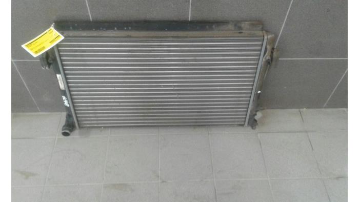 Usagé Radiateur Volkswagen Golf VI (5K1) 1.4 16V Prix € 93,45 Règlement à la marge proposé par Wessel Parts & Service B.V.