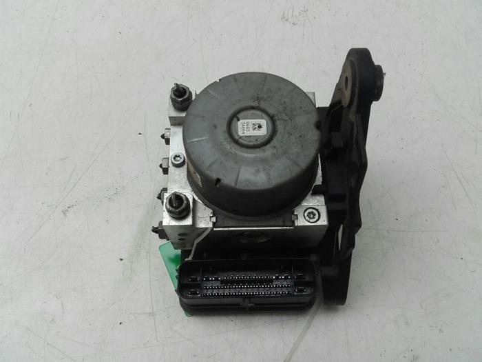 Begagnade ABS-pump Volkswagen Touran (5T1) 1.6 TDI SCR BlueMotion Technology Pris € 208,95 Marginaltabell erbjuds av Wessel Parts & Service B.V.
