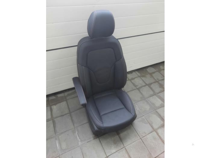 Fotel lewy z Mercedes-Benz EQV EQV 300 2021