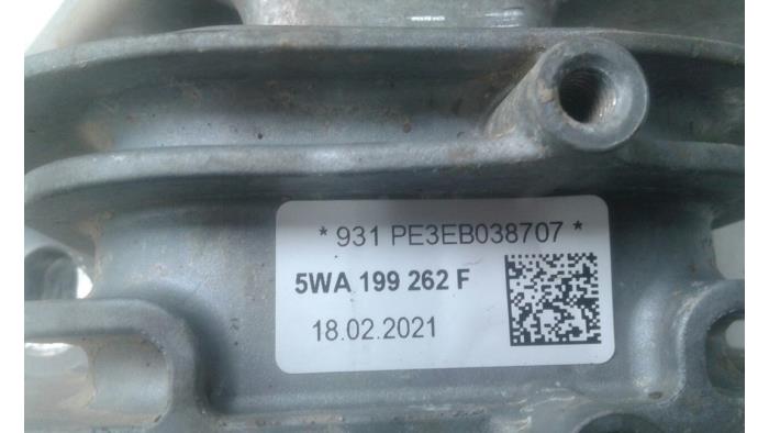 Wspornik silnika z Skoda Superb Combi (3V5) 1.4 TSI iV 6V 2021