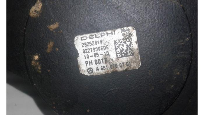 Used Diesel pump Mercedes C (W204) 3.0 C-300 CDI V6 BlueEFFICIENCY 4-Matic Price € 236,25 Margin scheme offered by Wessel Parts & Service B.V.