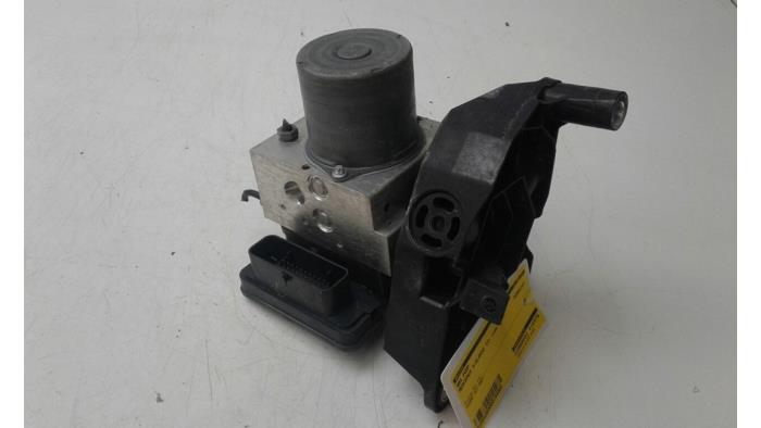 Gebrauchte ABS Pumpe Mercedes S (222.0/222.1) 3.0 S-350 BlueTEC, S-350d 24V Preis € 313,95 Margenregelung angeboten von Wessel Parts & Service B.V.