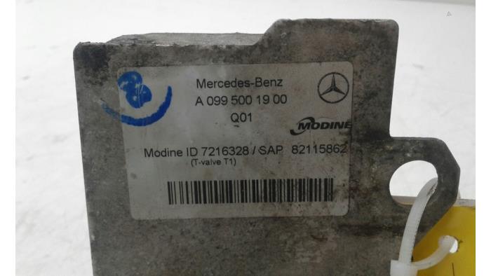 Ölkühler van een Mercedes-Benz S (W222/V222/X222) 3.0 S-350 BlueTec, S-350 d 24V 2013