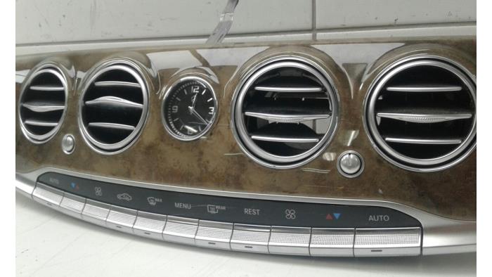 Console central d'un Mercedes-Benz S (W222/V222/X222) 3.0 S-350 BlueTec, S-350 d 24V 2013
