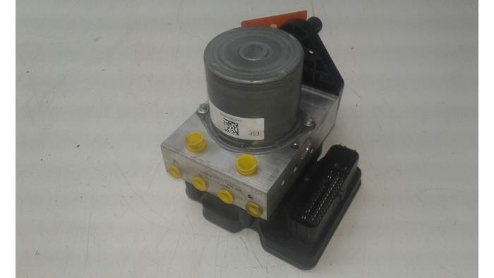 Usados Bomba ABS Mercedes EQV 300 Precio € 261,45 Norma de margen ofrecido por Wessel Parts & Service B.V.