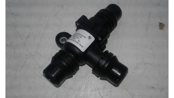 Używane Termostat Mercedes EQV 300 Cena € 91,25 Procedura marży oferowane przez Wessel Parts & Service B.V.