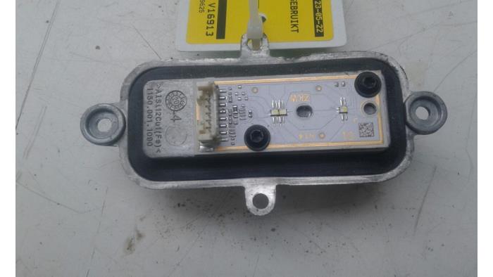 Używane Modułowy reflektor LED Skoda Superb Combi (3V5) 1.4 TSI iV 6V Cena € 40,95 Procedura marży oferowane przez Wessel Parts & Service B.V.