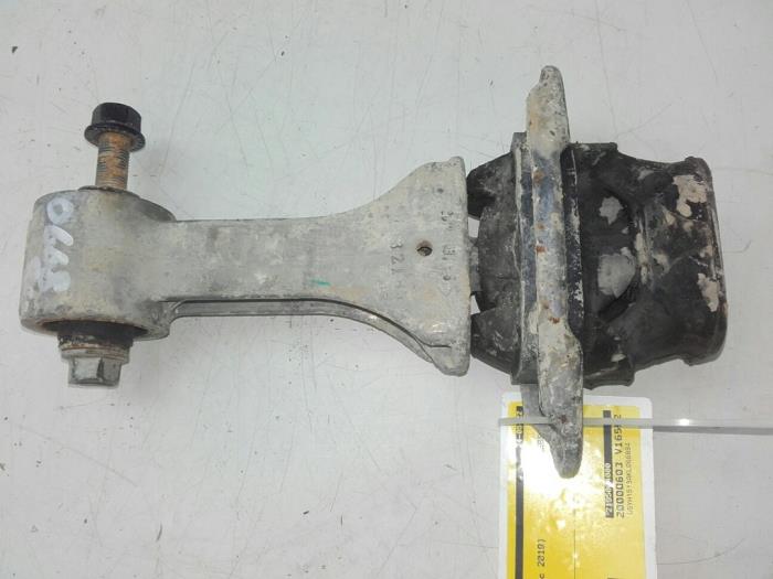 Used Engine mount Kia Ceed (CDB5/CDBB) 1.4i 16V Price € 51,45 Margin scheme offered by Wessel Parts & Service B.V.