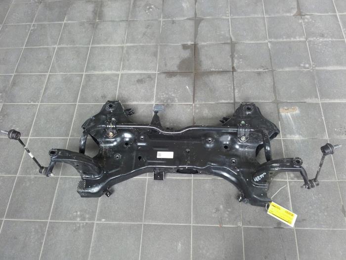 Usagé Faux châssis Kia Ceed (CDB5/CDBB) 1.4i 16V Prix € 131,25 Règlement à la marge proposé par Wessel Parts & Service B.V.