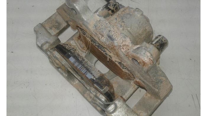 Gebrauchte Bremszange links vorne Opel Corsa E 1.4 16V Preis € 42,00 Margenregelung angeboten von Wessel Parts & Service B.V.