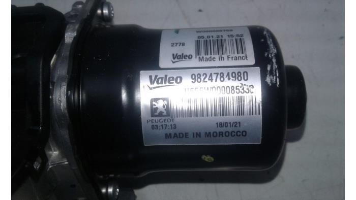 Front wiper motor from a Opel Corsa F (UB/UH/UP) 1.2 Turbo 12V 130 2021