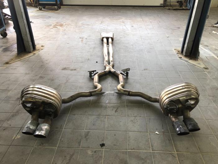 Usagé Echappement (complet) Porsche Panamera (971G) 2.9 V6 24V 4 E-Hybrid Prix € 1.678,95 Règlement à la marge proposé par Wessel Parts & Service B.V.