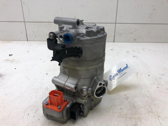 Usagé Pompe clim Porsche Panamera (971G) 2.9 V6 24V 4 E-Hybrid Prix € 418,95 Règlement à la marge proposé par Wessel Parts & Service B.V.