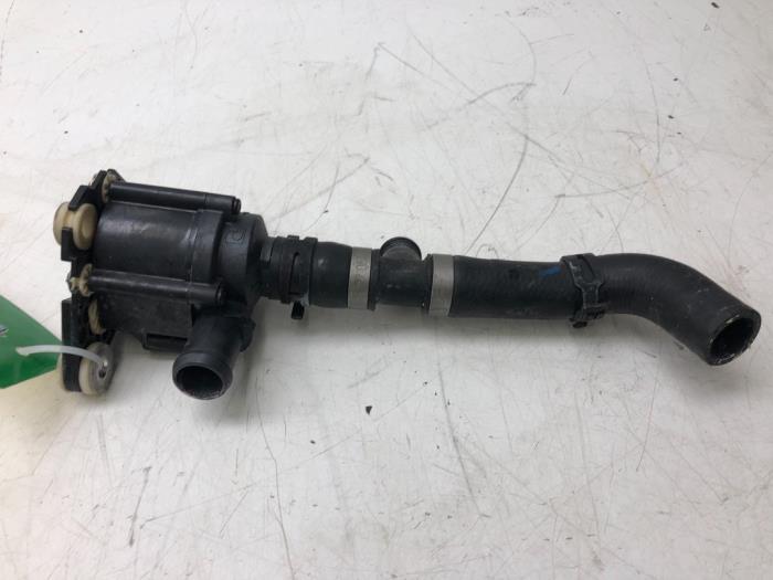 Begagnade Vattenpump Porsche Panamera (971G) 2.9 V6 24V 4 E-Hybrid Pris € 36,75 Marginaltabell erbjuds av Wessel Parts & Service B.V.