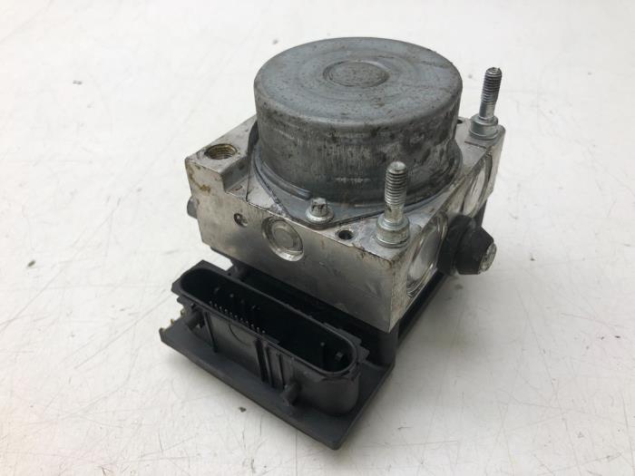 Usagé Bloc ABS Dacia Sandero I (BS) 1.5 dCi 70 Prix € 82,95 Règlement à la marge proposé par Wessel Parts & Service B.V.