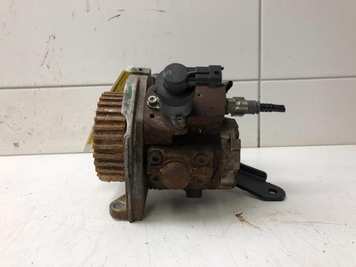 Diesel pump from a Citroën C4 Picasso (UD/UE/UF) 1.6 HDi 16V 110 2010