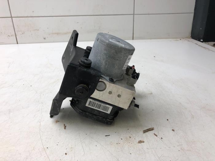 Usagé Pompe ABS Opel Mokka X Prix € 177,45 Règlement à la marge proposé par Wessel Parts & Service B.V.