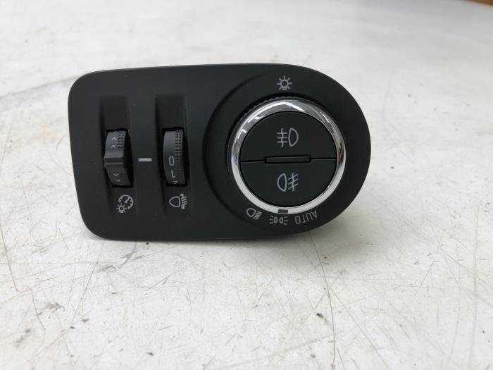 Interruptor de luz de un Opel Zafira Tourer (P12) 1.4 Turbo 16V ecoFLEX 2018